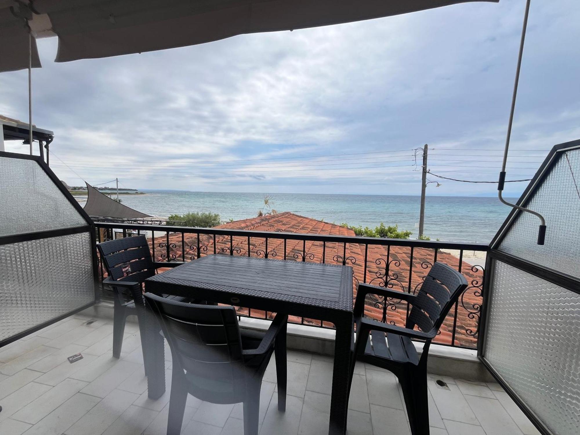 Okkio Sea View Apartment Vergia ภายนอก รูปภาพ